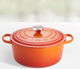 Le Creuset Signature Bräter rund, 24 cm, ofenrot, Emaille hell